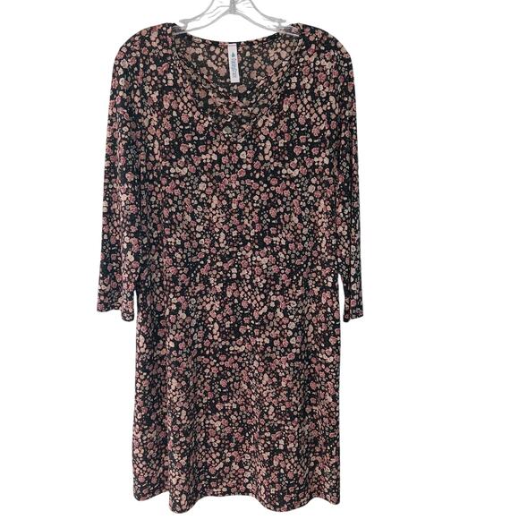 Paisley Grace Dresses & Skirts - EUC Paisley Grace Size L Black Floral 3/4 Sleeve V-Neck Dress Pockets